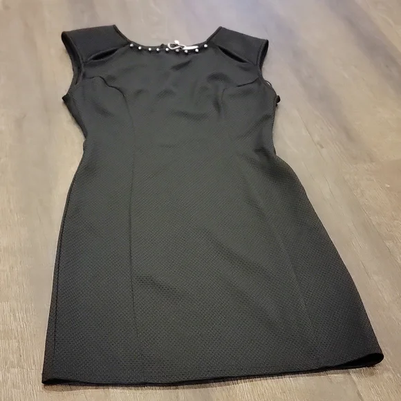 Women's black dress. - Picture 7 of 10